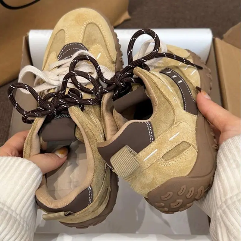 النساء أحذية رياضية مسطحة 2025 الخريف جديد جولة تو لينة وحيد المضادة للانزلاق مقاومة للاهتراء منخفضة أعلى حذاء واحد موضة أحذية رياضية كاجوال