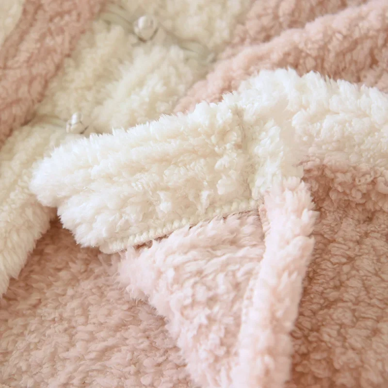 جديد خريف/شتاء 2025 بيجامات نسائية من الفلانيل برقبة على شكل حرف v سميكة ودافئة بأكمام طويلة سترة فضفاضة للمنزل قطعة واحدة