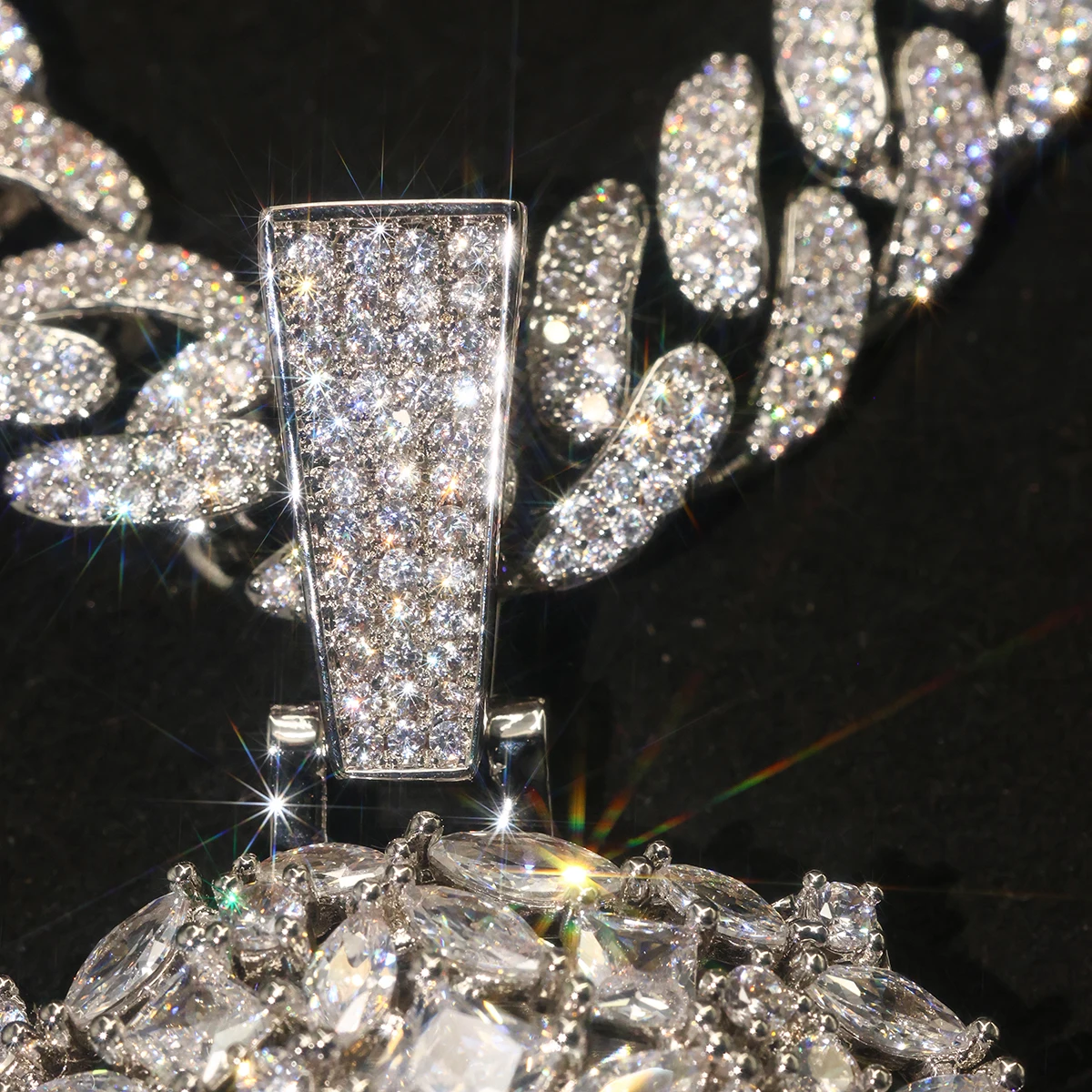Iced Out Big Jesus Head with Rose Pendant Necklace Sparkling Diamond Hip Hop Jewelry for Men Thorn Crown Jesus Portrait Bling Accessory Full Paved Shiny 18K Gold Plated Thick Cuban Chain Charm Ideal Gift for Rappers Streetwear Lovers for Daily Party Club