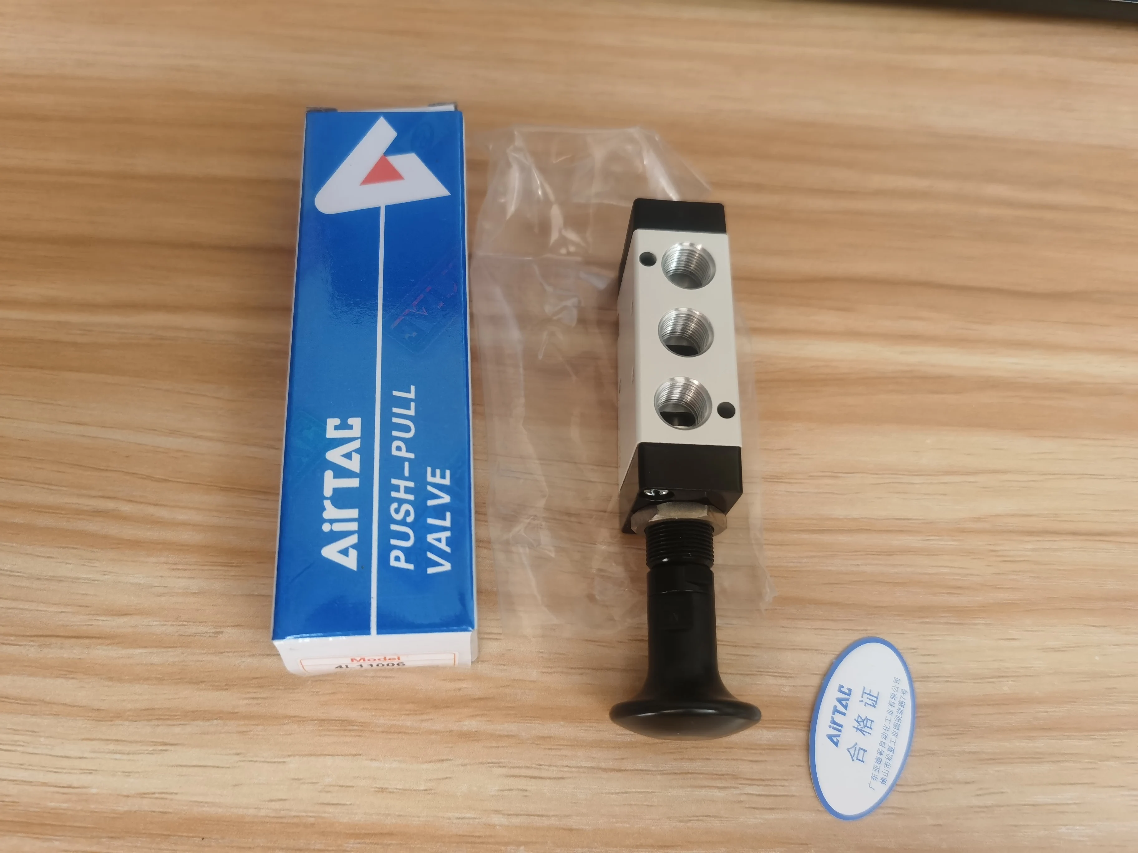 1PCS New AirTAC 4L11006 4L110-06  Push-Pull Valve