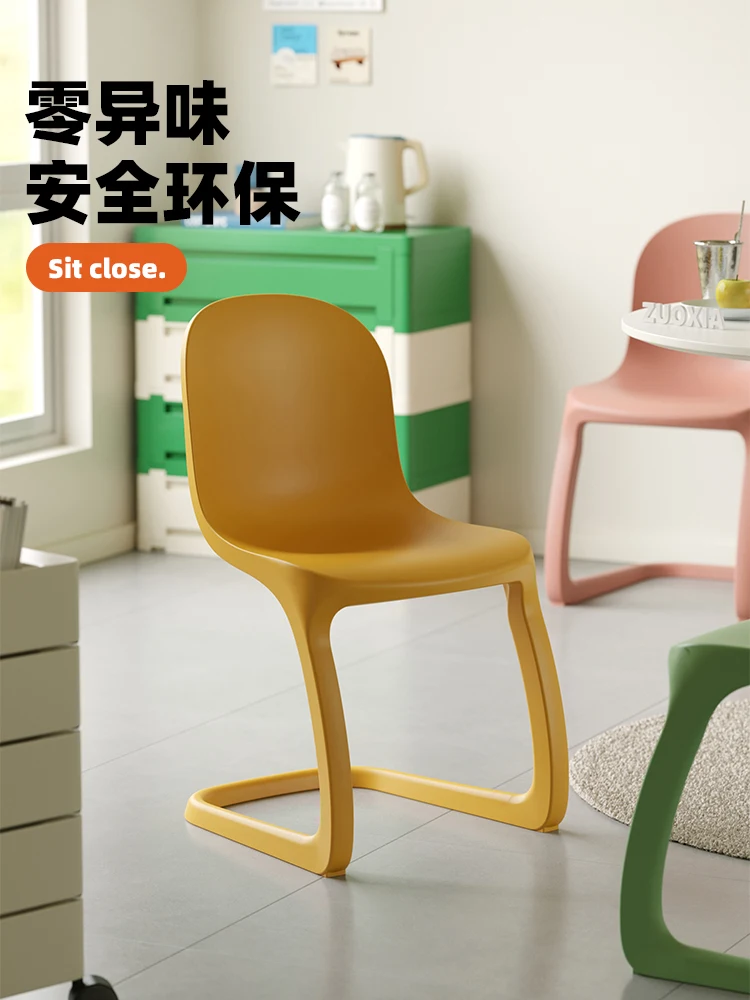 

Обеденный стул бытовой пластиковый стул дофаминовый ветер стул для макияжа дизайнерский