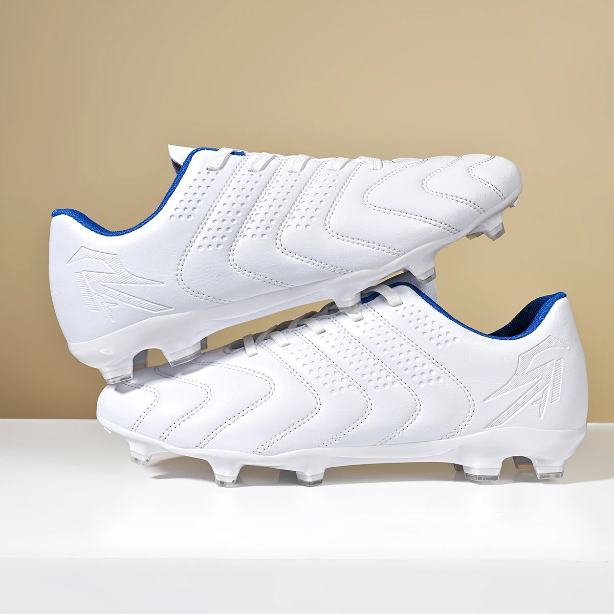 Tacos de fútbol AG FG, parte superior cómoda de tela PU, suela antideslizante de TPU con tacos largos, calidad confiable, zapatos de entrenamiento para adultos y niños.