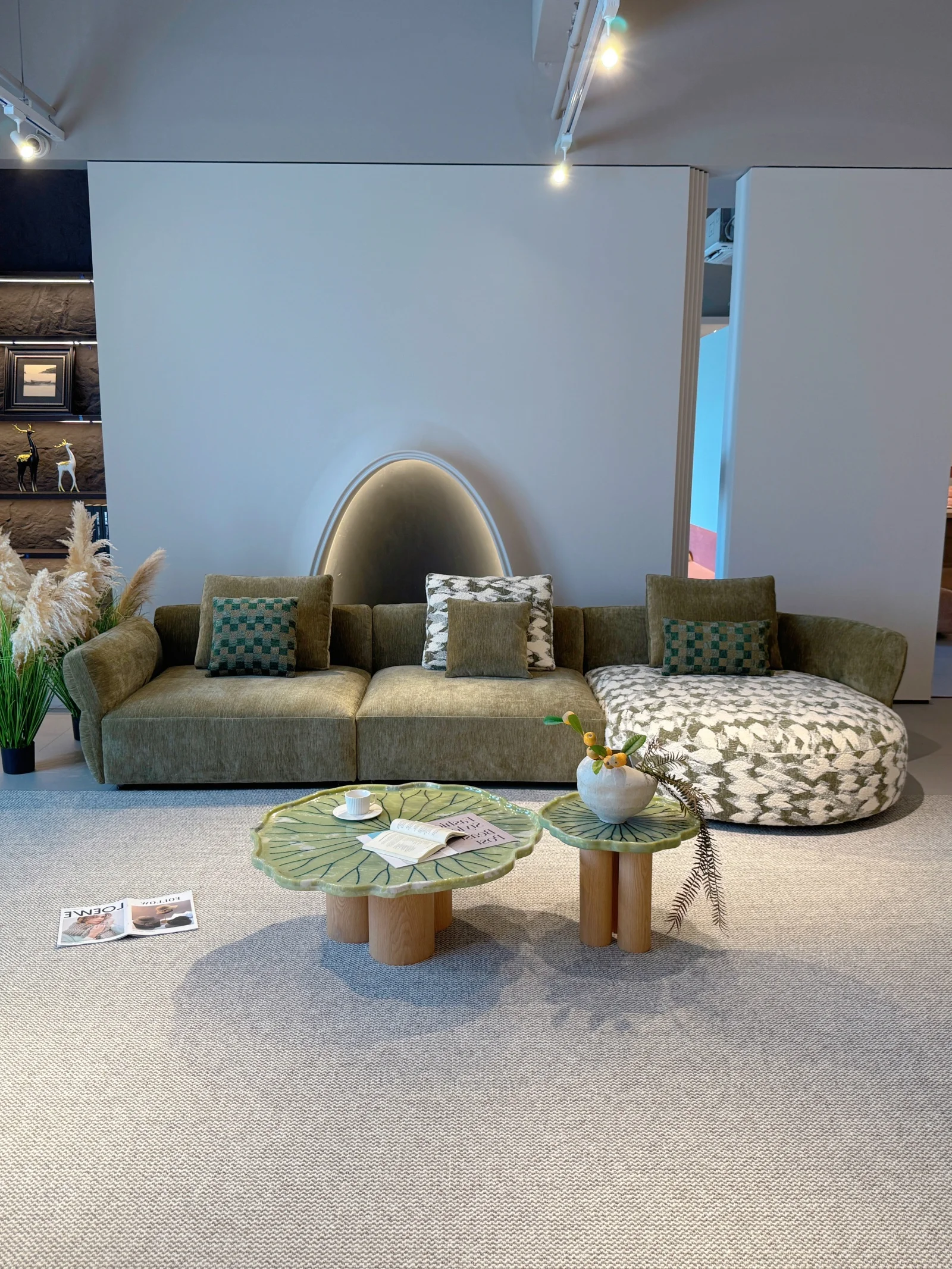 Moss Green Chenille Curved Sectional Sofa Leaf Print Chaise Rounded Armrest Floor Style Deep Seat For Living Room Villa Bedroom