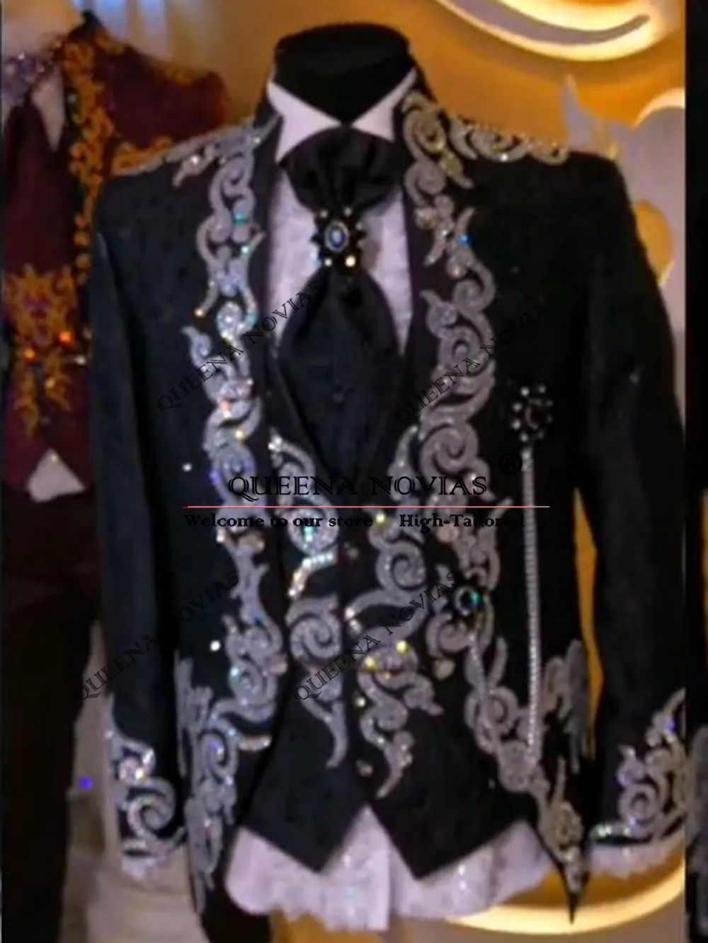 

Elegant Groom Wedding Suits Sliver Beaded Stones Appliques Prom Blazer Customized 3-Piece Sets Man Formal Party Groom Tuxedos