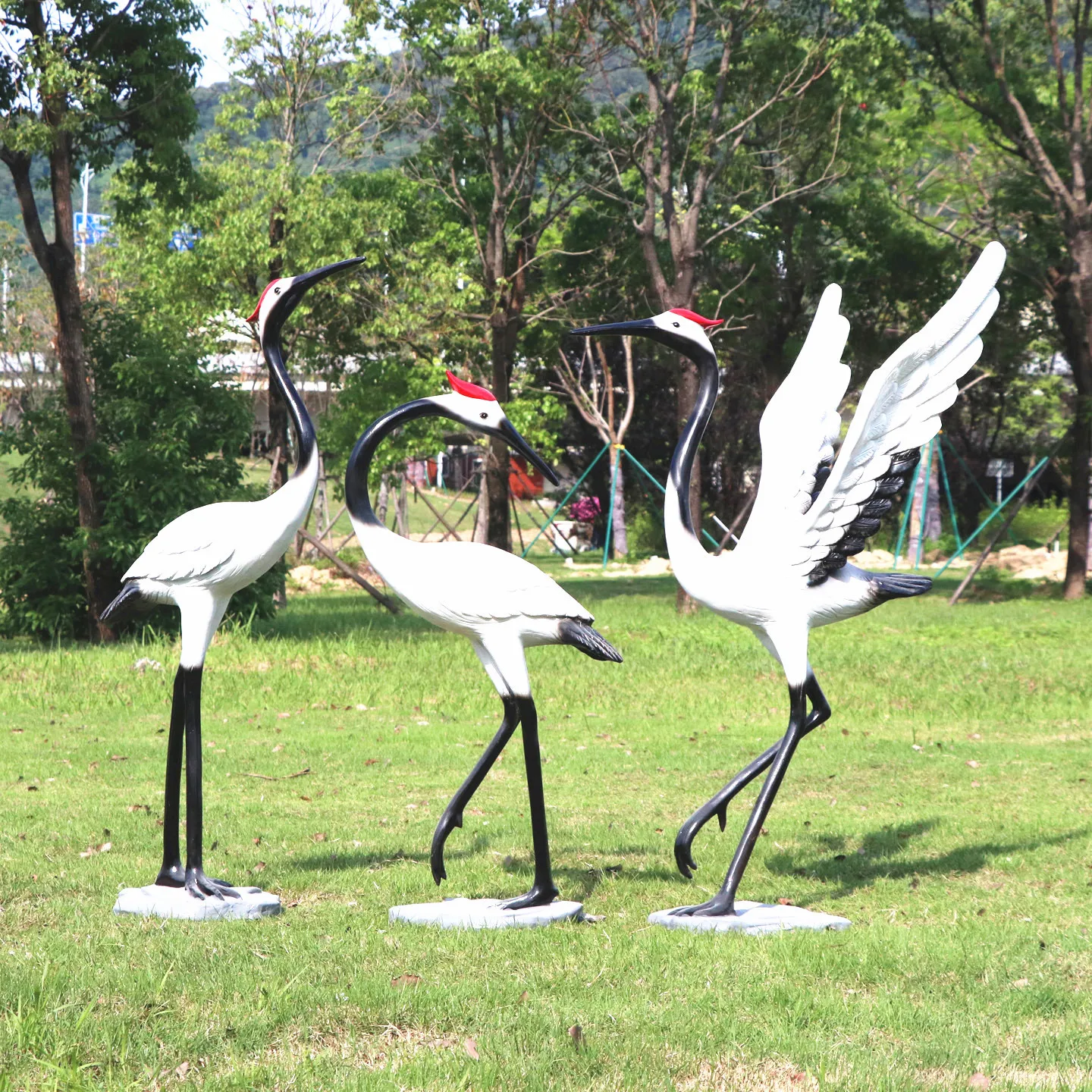 Outdoor crane ornament Garden landscape Garden water pond Red-crowned crane decoration FRP sculpture model