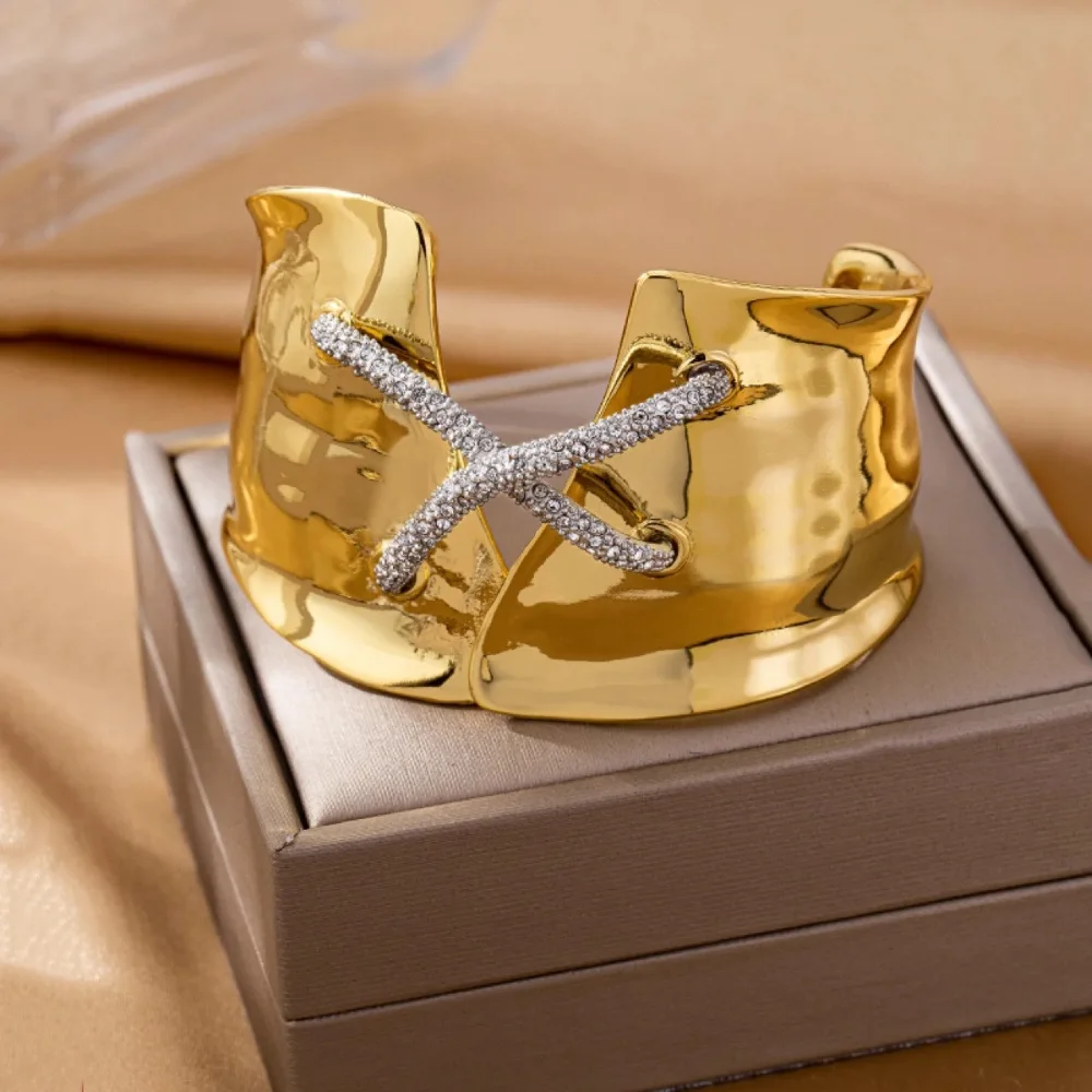 

Оригинальный дизайн европейского и американского гения, модный и тяжелый металлический браслет. Двухцветный регулируемый браслет.