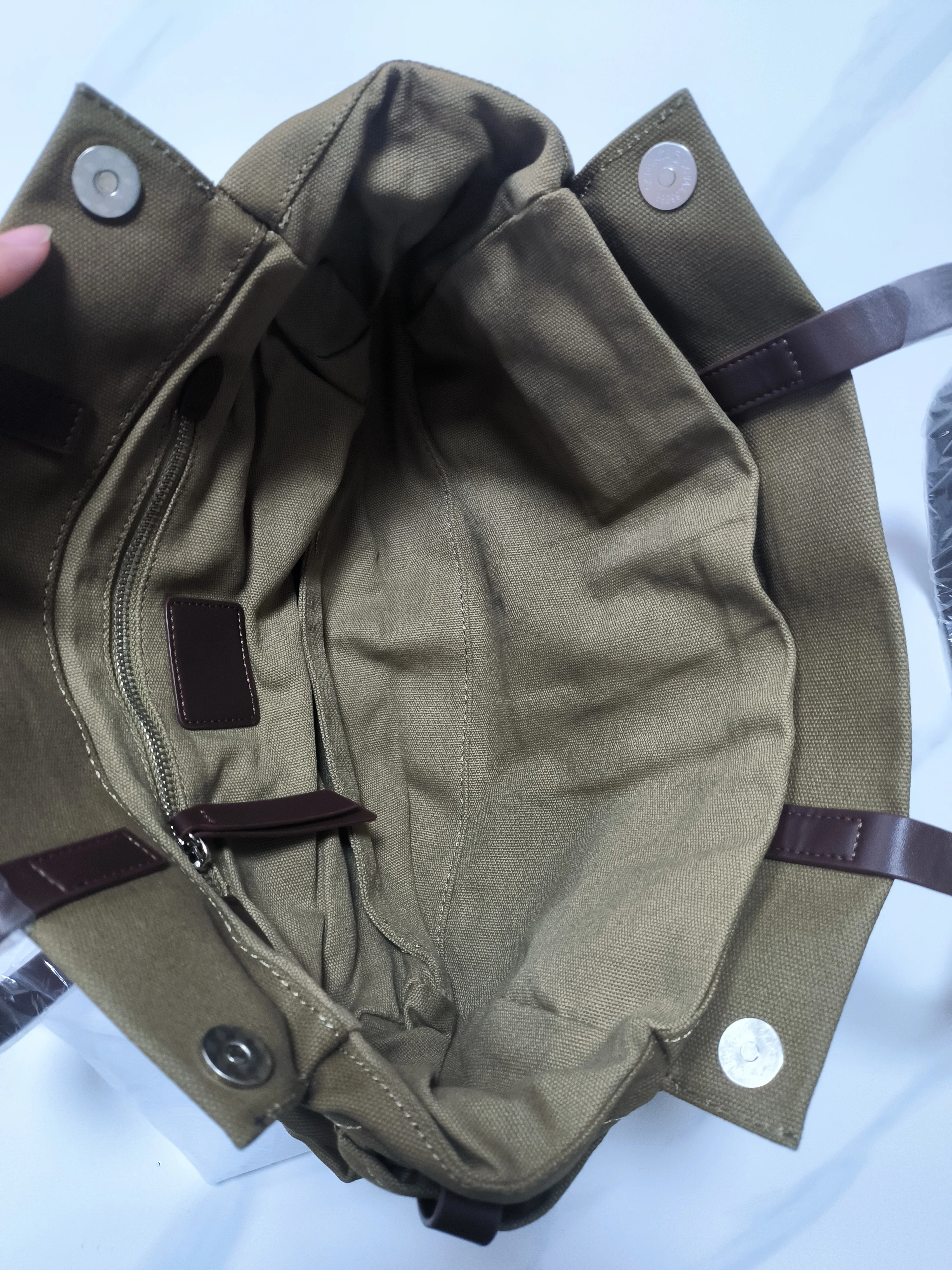 Luxuriöse Canvas-Leder-Mehrfach-Taschen-Tragetasche, Damen-Schultertasche mit Reißverschluss im Vintage-Stil, Motorrad-Biker-Style Handtasche, Leichtgewichtig – Detail 10