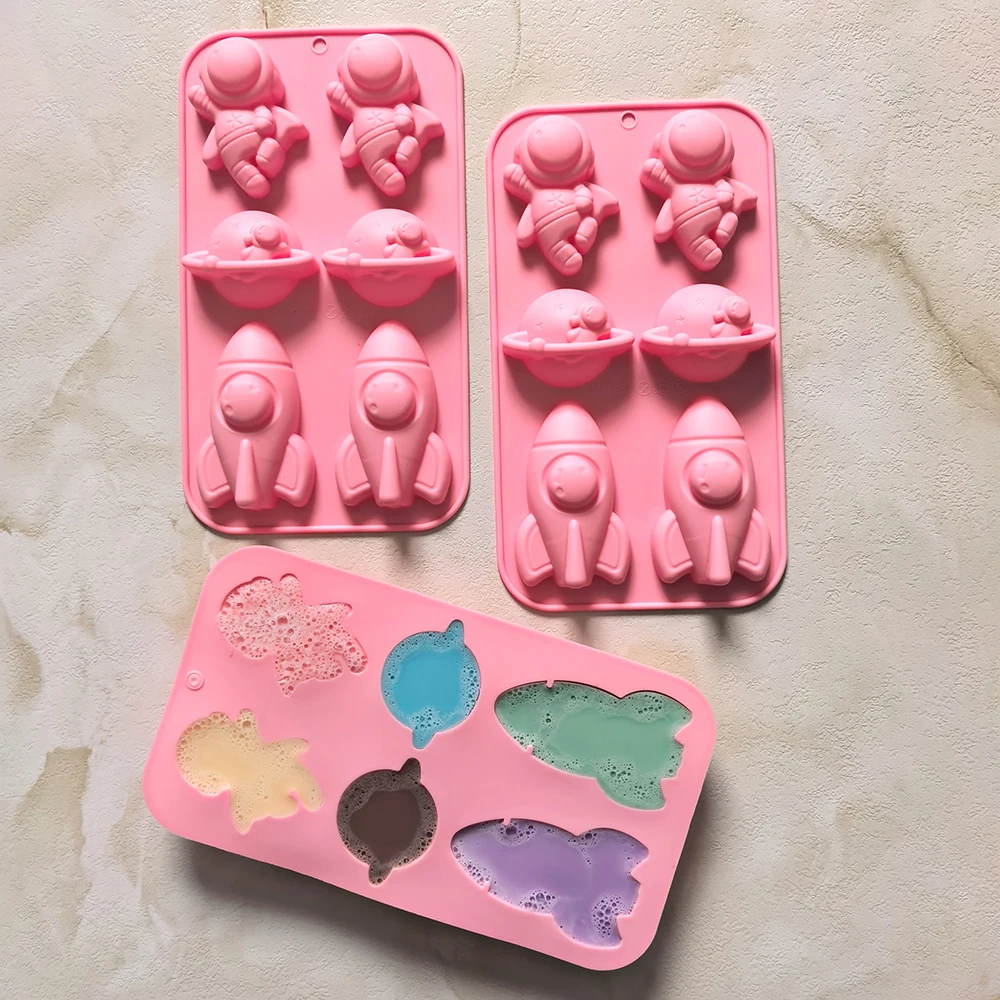 قطعة واحدة من قالب السيليكون على شكل رائد فضاء صاروخي إبداعي، مثالي للكعك والحلويات والجيلي والشوكولاتة وأدوات الخبز وما إلى ذلك