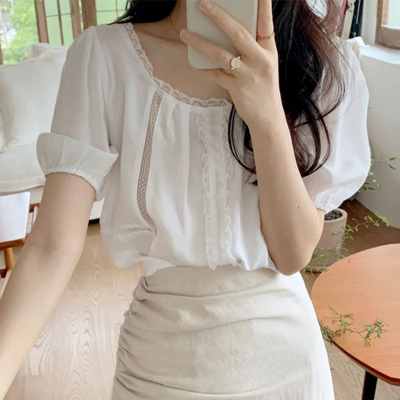 甘い若々しい半袖シャツ女性のファッショナブルな多用途スプライスマイクロ透明レースフロントバック着用夏のトップ