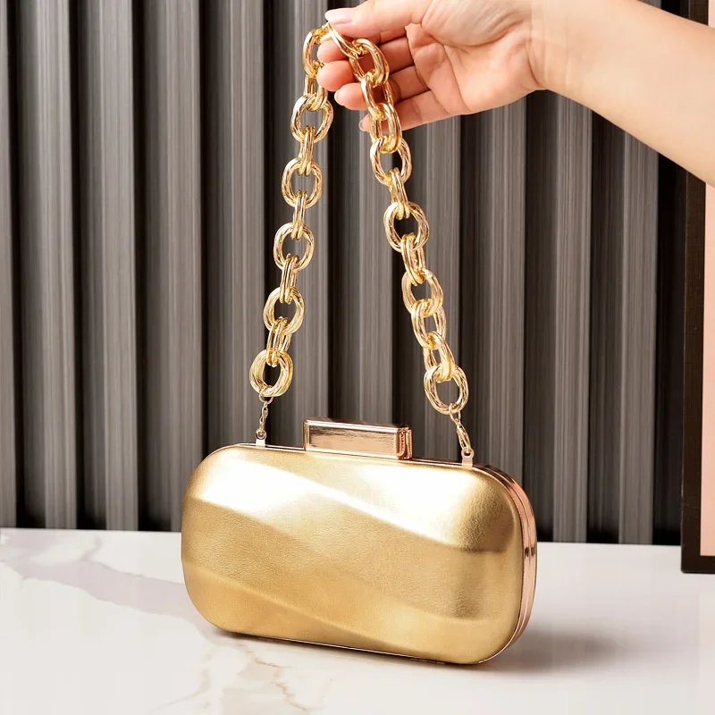 Fashionable Evening Bags Women's Silver Glossy Shiny Leather Purse Chic Thick Chain Handheld Clutch Bridal Party Dress Handbag