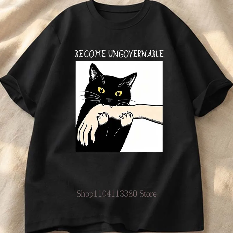Funny Black Cat Biting Hand Pattern Print T-shirts for Women Summer Casual Fashion Tops Comfort Crew Neck Short Sleeve Tees