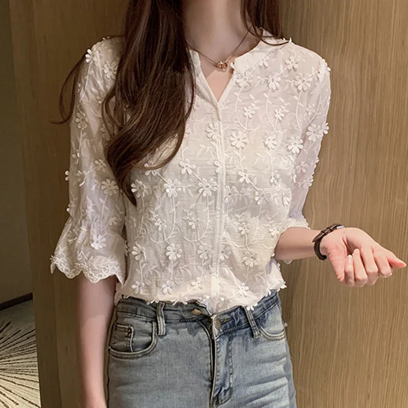 2024 Spring New Stereoscopic Embroidered White Pure Cotton Blouse Floral Short Sleeve Woman's Shirt Fashion Lady's Shirt 9638