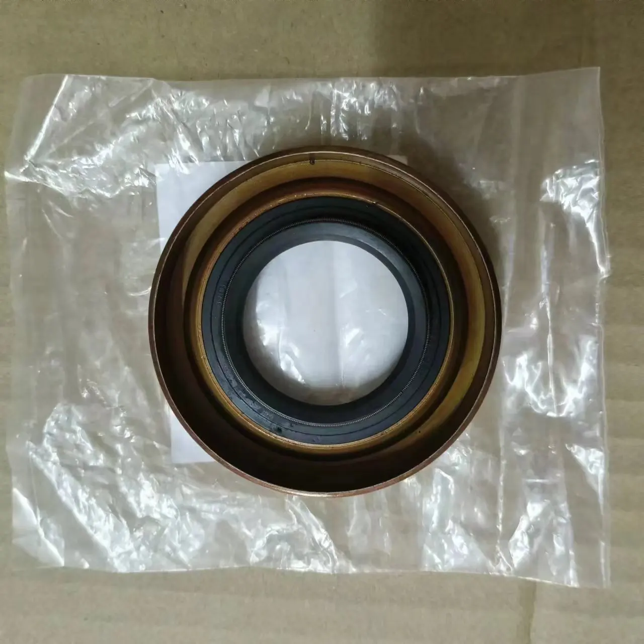 Front differential shaft oil seal For Mitsubishi Pajero V30 V40 V60 V70 V80 V90 SPORT K96 L200 L400 MB393883 BD3298E