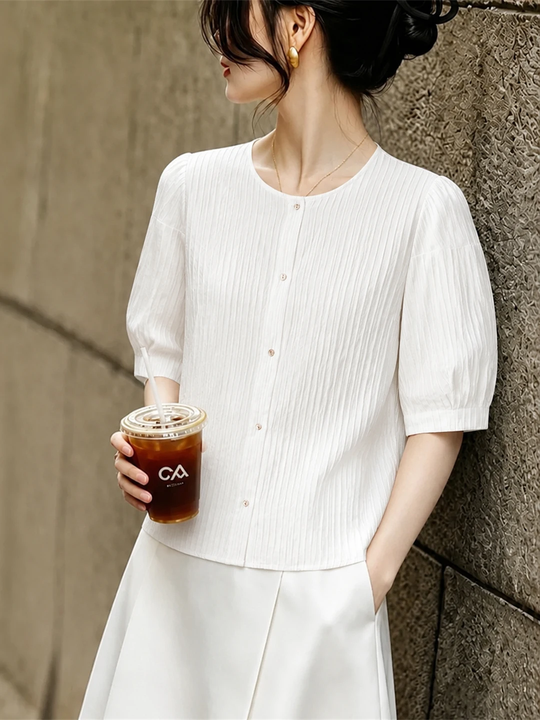 Elegant round Neck Bubble Sleeve Shirt Women's Gentle Style Commute High-End Feeling Small Shirt Summer 2026 Silk Top