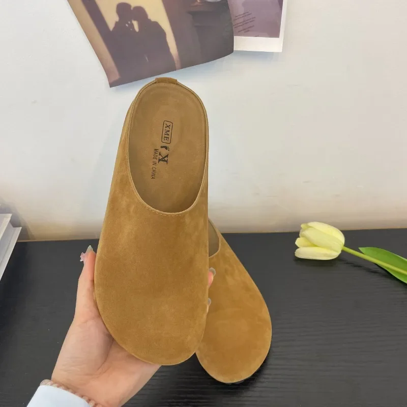 รองเท้าแตะสตรีใหม่ปิดนิ้วเท้ารอบ Toe Suede Clogs รองเท้าแตะฤดูใบไม้ร่วงใหม่ Retro สีทึบแบนด้านล่างผู้หญิง Slingback รองเท้า