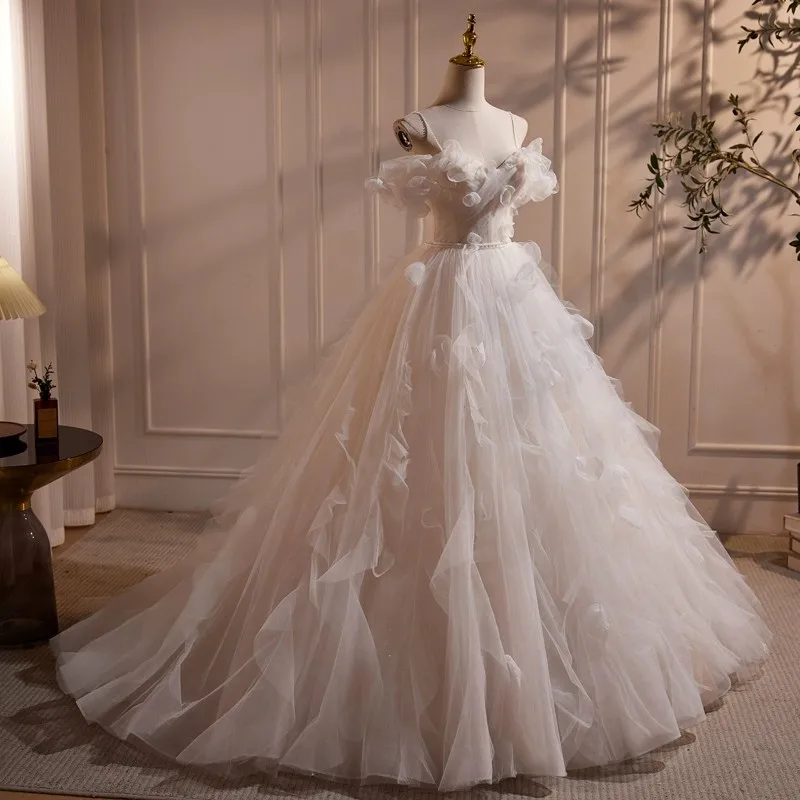 

Ivory Wedding Dress Elegant Bridal Gowns Spaghetti Lace-up Back Sweep Train Layers Tulle with Applique