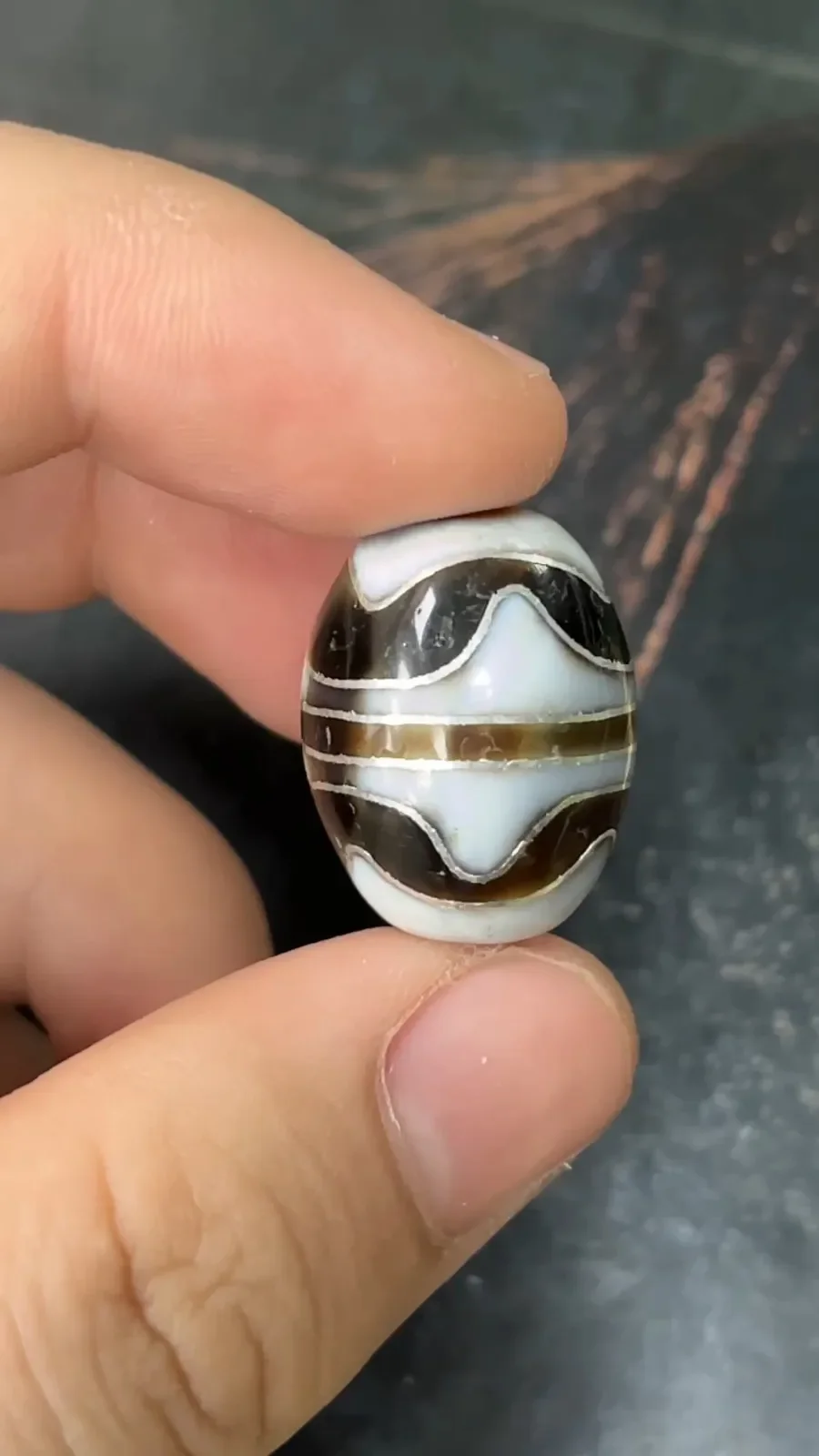 Tibetan Buddhism Agate Inlaid Silver Wire Tiger TeethTotem Dzi Bead Pendant m993