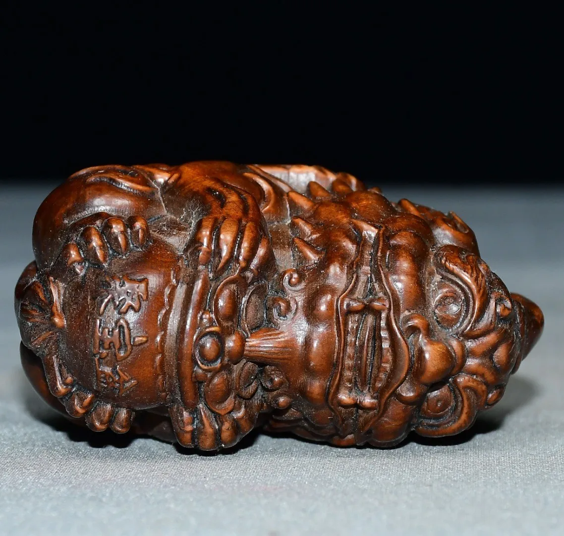 Exquisite small leaf boxwood flying beast ornament