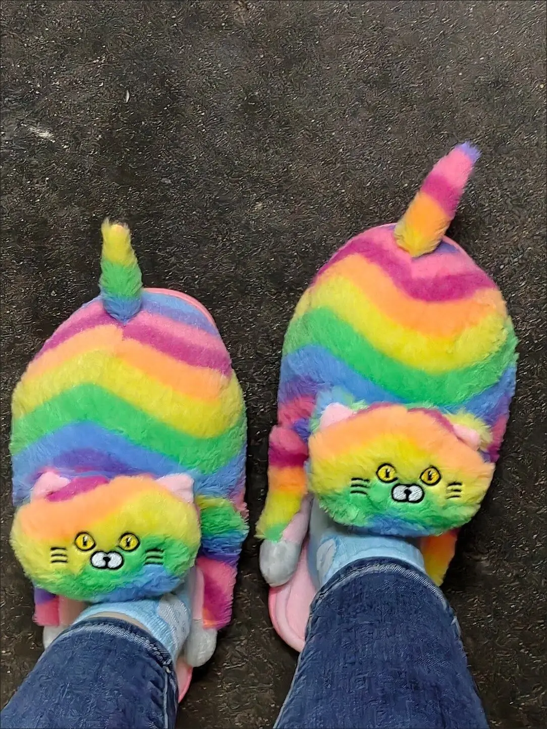 

24 hours Fast Ship Home Fluffy Hug Cat Slippers Indoor Shoes for Women 2025 Unisex Warm floor Shoes Stereoscopic House Slippers