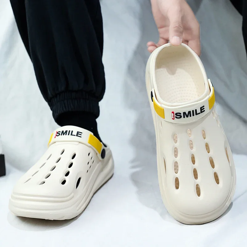 2025 Designer Men Summer Sandals Clogs Home Platform Garden Slippers Casual Slides Soft Sole Light Beach Crock Slipper