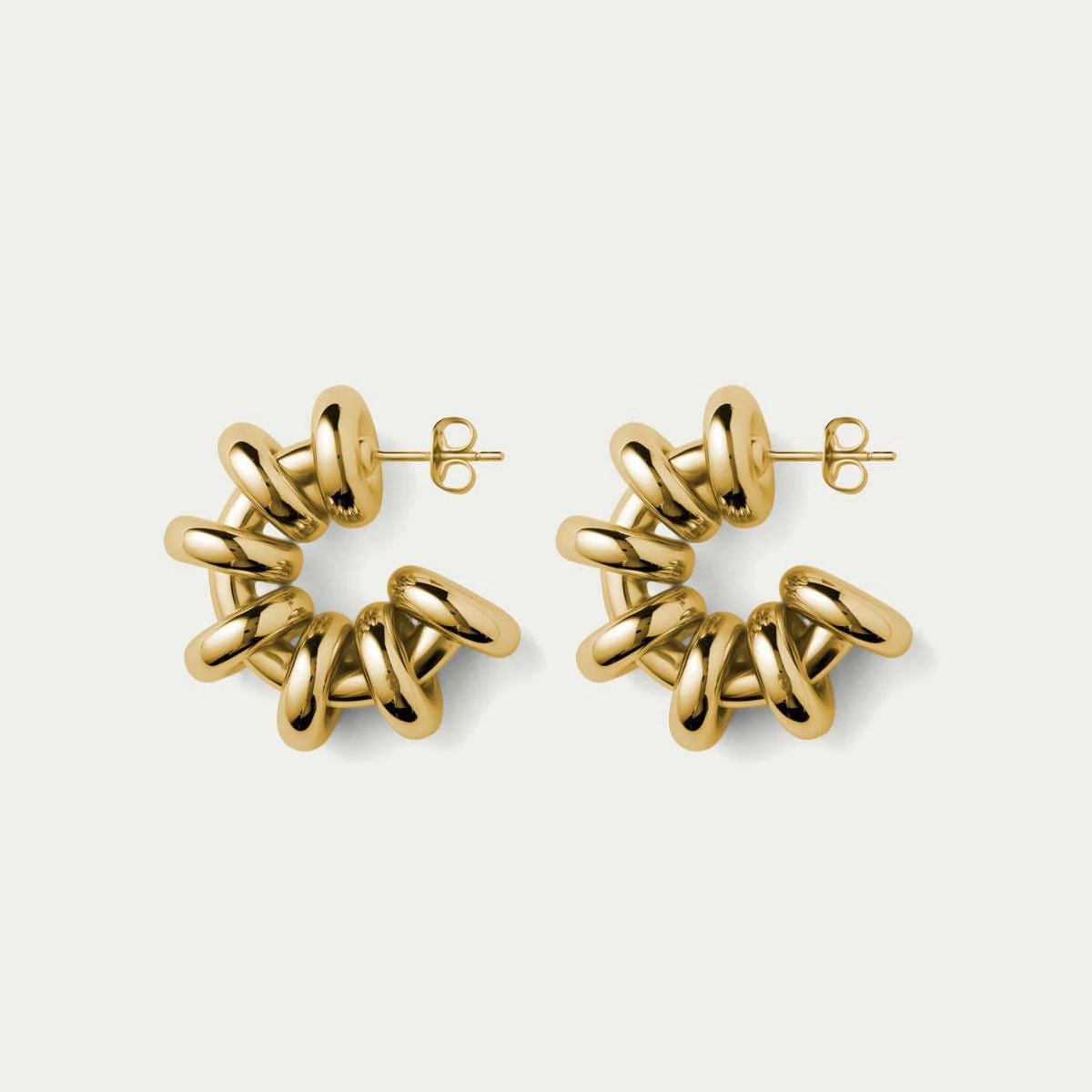 

Stainless steel fashionable and atmospheric C-ring earrings with gold plating and color retention