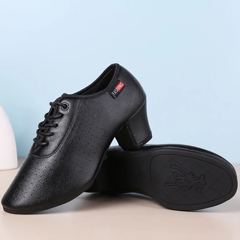 Рисунок 3 - Женская обувь для латинских танцев