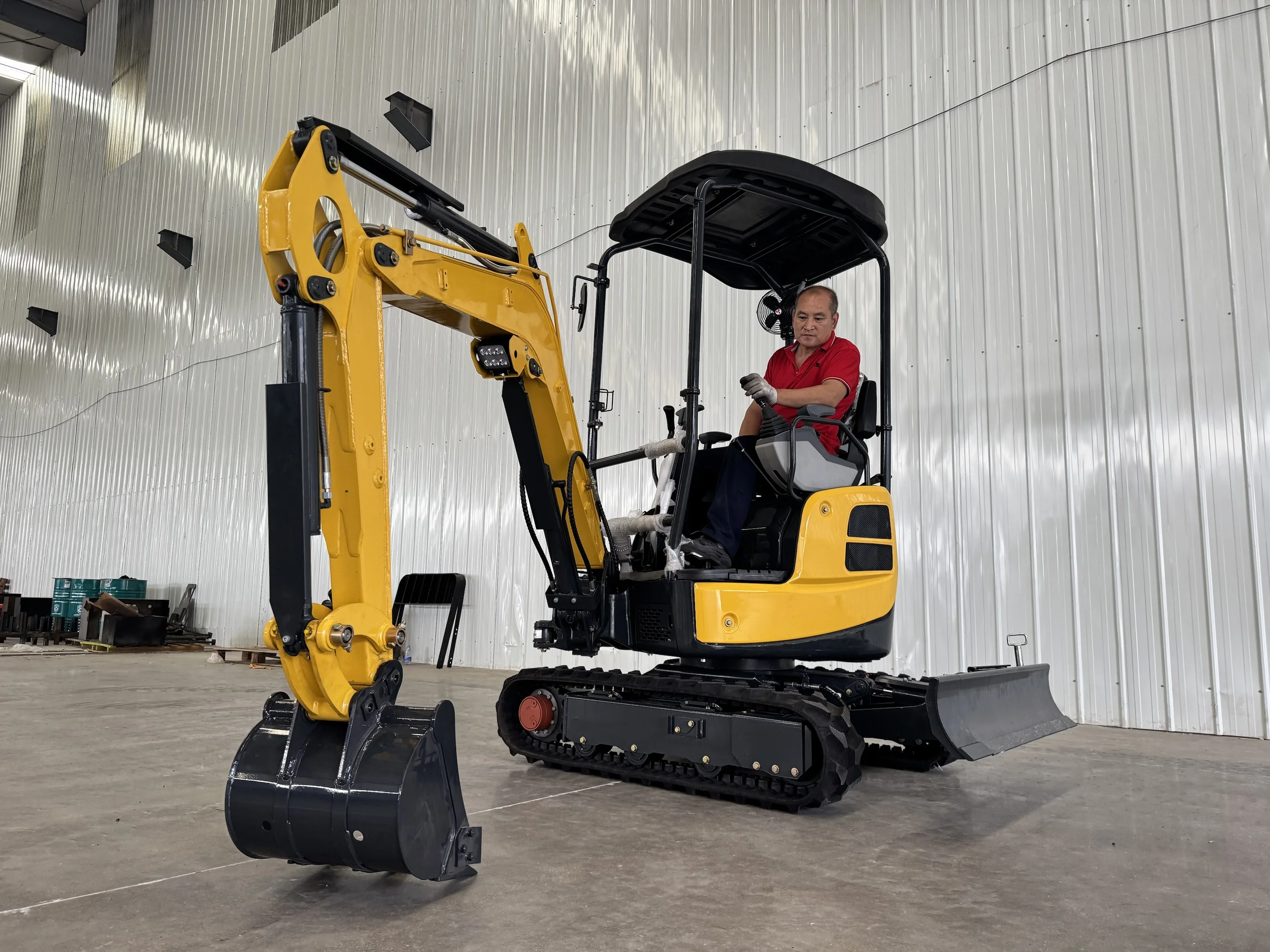 حفارة هيدروليكية مجنزرة جديدة 1.8 طن للبيع حفار صغير شحن سريع بخصم 50% #5