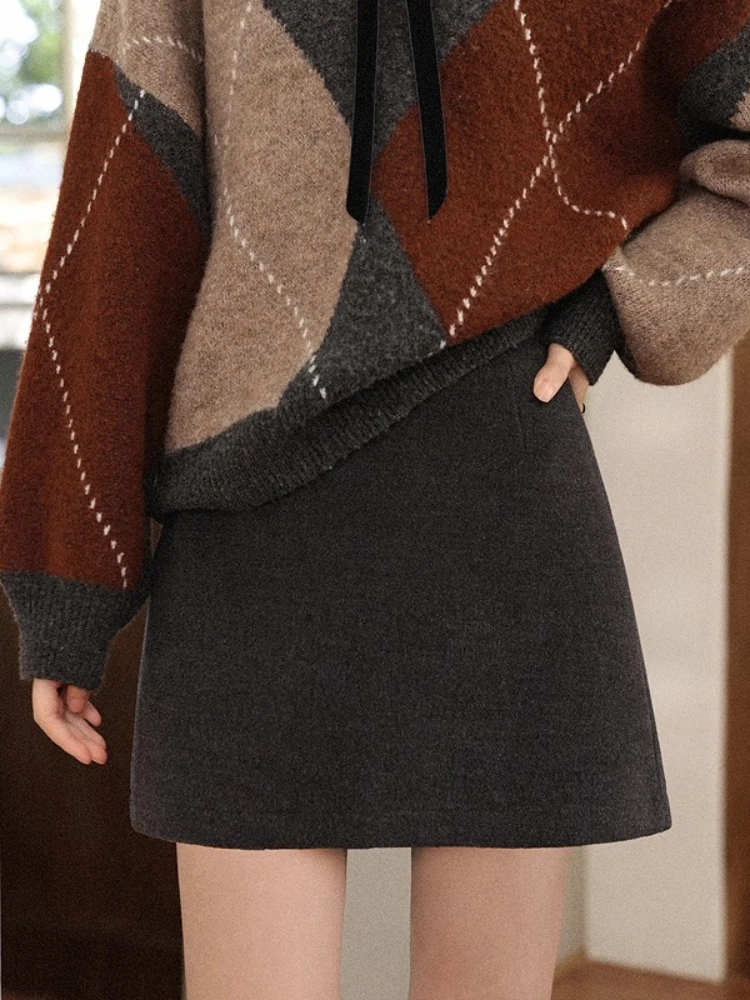 

ALXNAN Gray Mini Skirt A-Line High-waisted Relaxed Loose-fit Short Skirts Versatile Travel Simple Slim Above Knee Skirt L57835