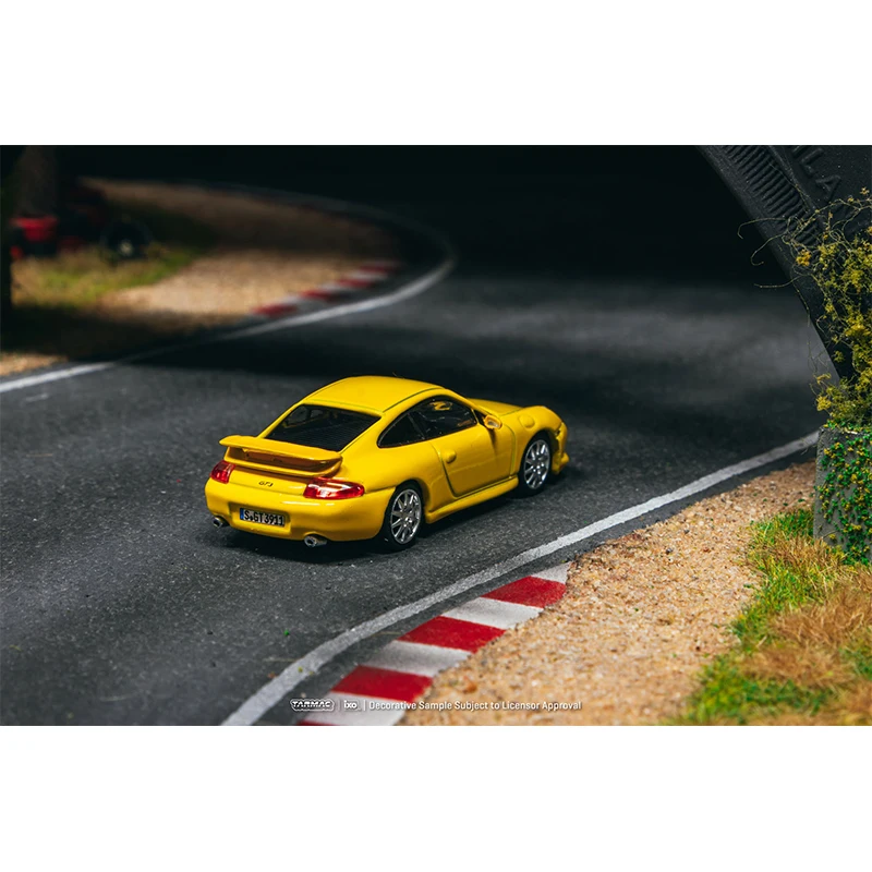 รถโมเดล Porsche 911 GT3 รุ่น 996 สีเหลือง ขนาด 1:64 ของ Tarmac Works TW สำหรับสะสม (PreSale)