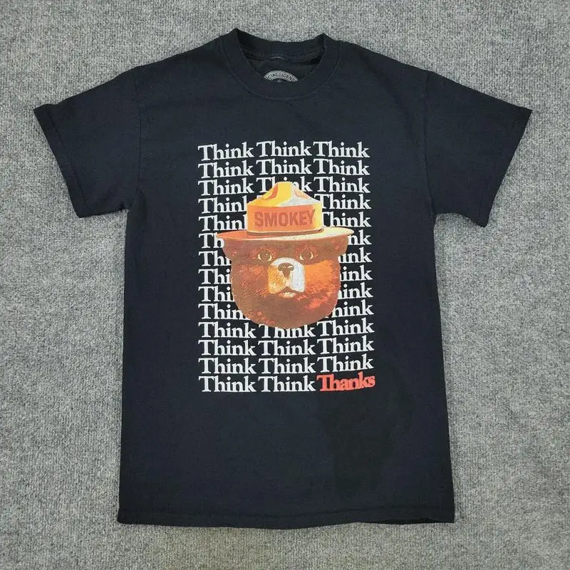 قميص Smokey The Bear للرجال صغير أسود Think Thanks Forest Graphic بأكمام قصيرة