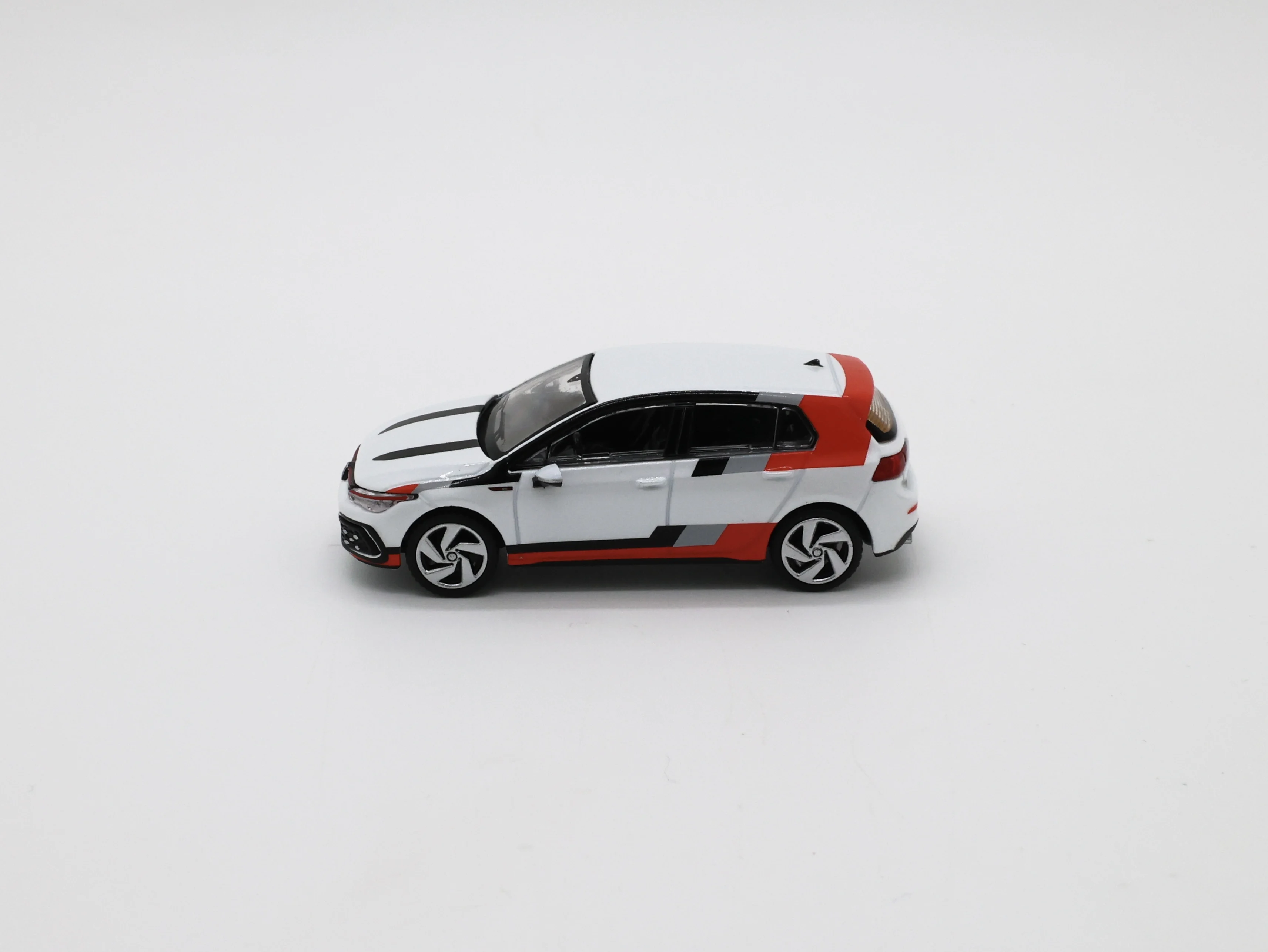 Sonic Gear 1/64 Volkswagen Golf GTI MK8 SUV Sportwagen Druckguss-Miniaturmodell mit Freilaufrädern Sammlerstück Geschenk für Kinder Jungen – Detail 8
