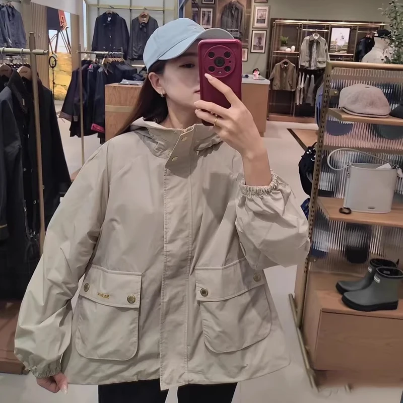 B@r MAE سترة بغطاء للرأس مقاومة للماء بدون شمع