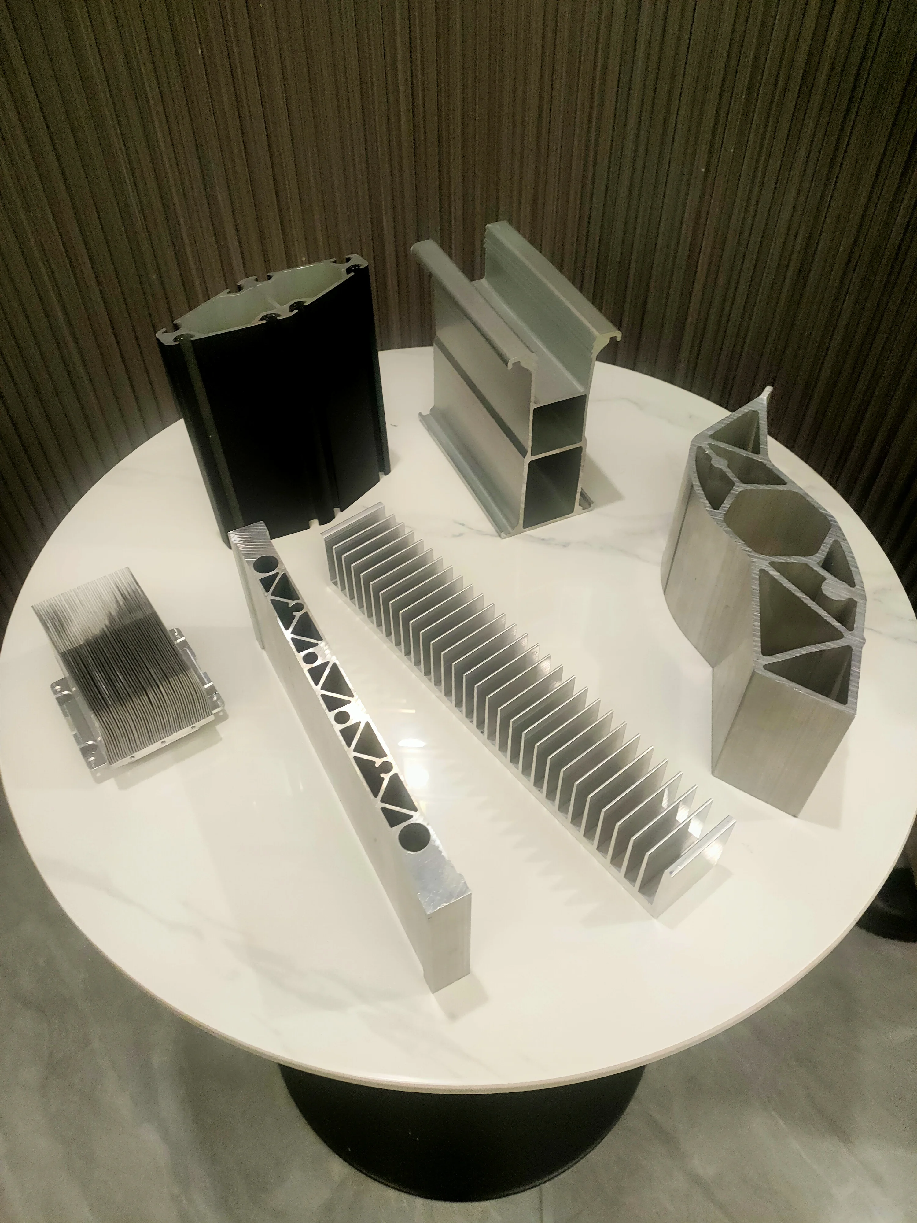 مصنع التخصيص مخصص كبير مقذوف الألومنيوم الشخصي لستارة الجدار الألومنيوم ملف بنتوء المواد #2