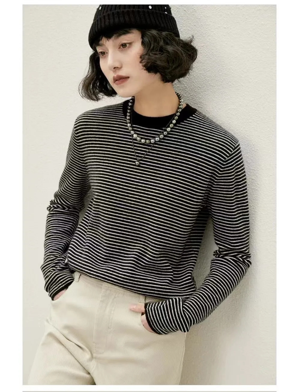 Ingenious quality! Fashionable and showing fair skin, age-reducing stripes, comfortable and soft all-in-one molded sweater, loos