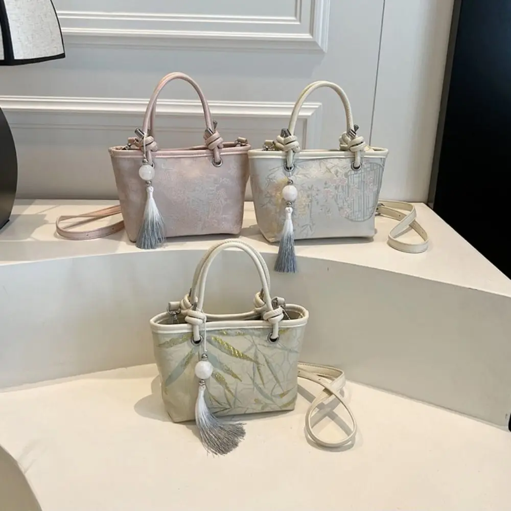 

Sweet Embroidery Shoulder Bag Cheongsam Accessories Elegant Chinese Style Handbag with Pendant New Design Hanfu Bucket Bag Lady