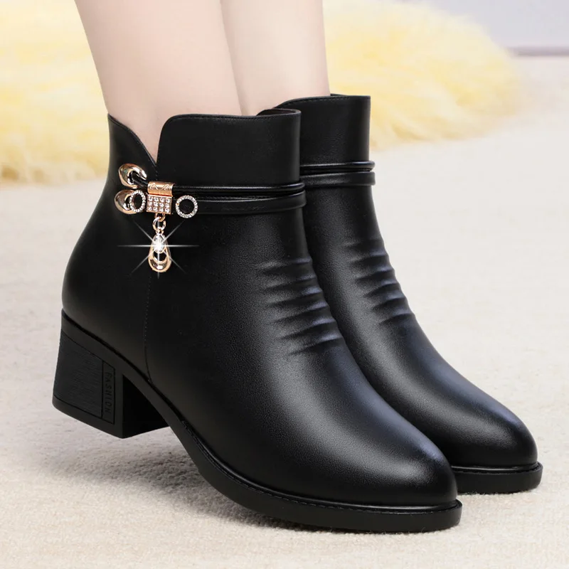 Soft Leather Women's Boots 2023 Winter Waterproof Woman Warm Snow Boots Women Comfortable Soft Bottom Short Boots Plus Size