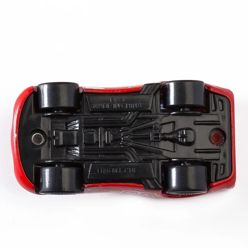 Hot Disney Pixar Cars 1/55 Verhouding Lightning McQueen Chick Hicks Lewis Hamilton Modellering Metalen Speelgoed Auto Sally Racing Model Kids Gift