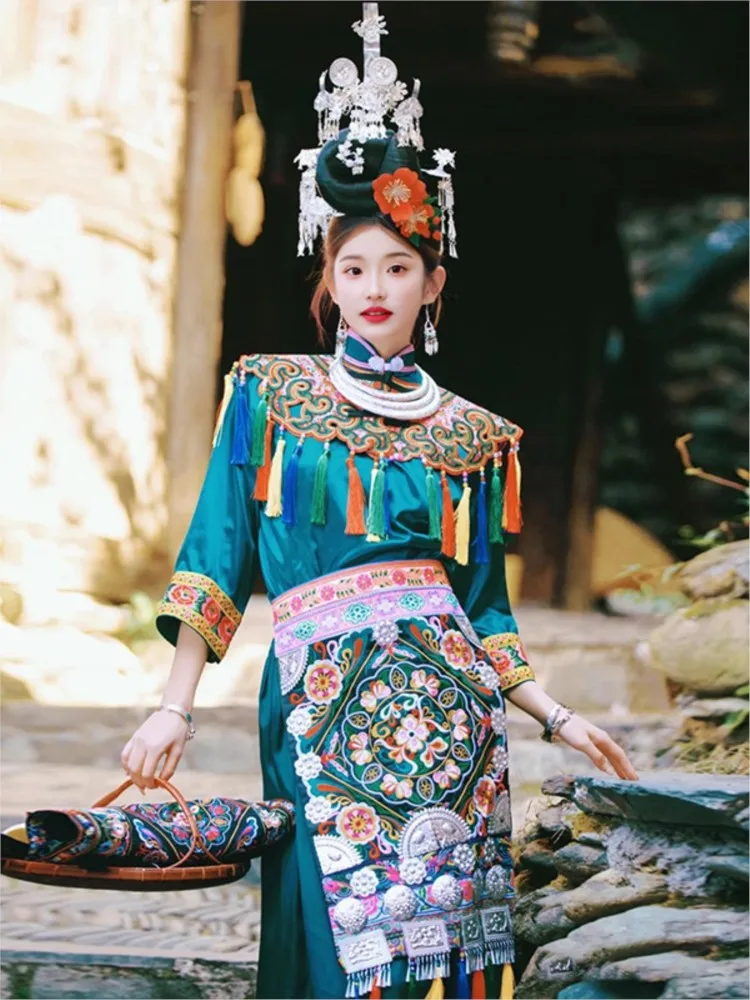 

New exotic ethnic costumes traditional travel photography performance long and formal wear