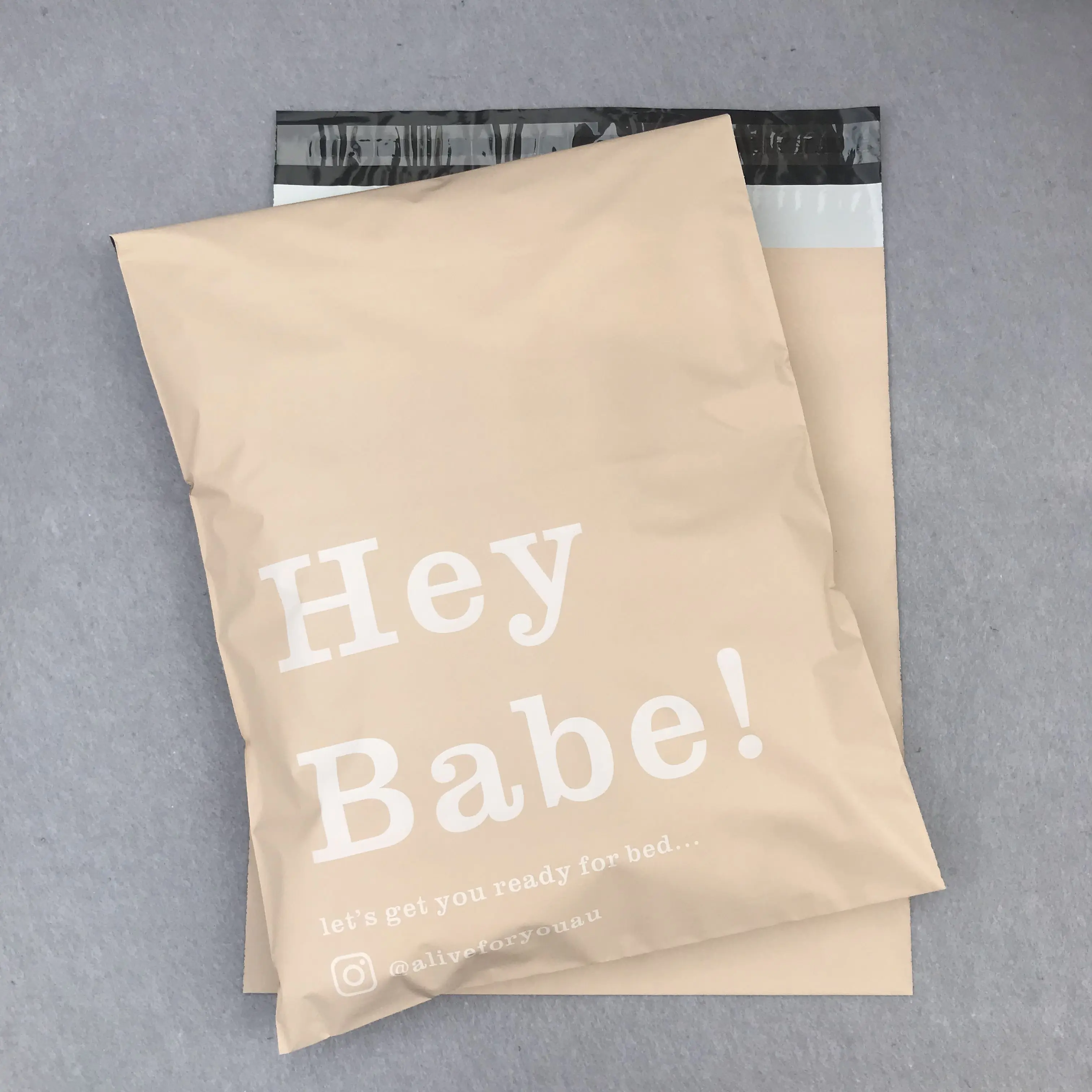 custom printed logo design matte beige poly courier mailers mailing envelope plastic packaging satchel bag for shipping