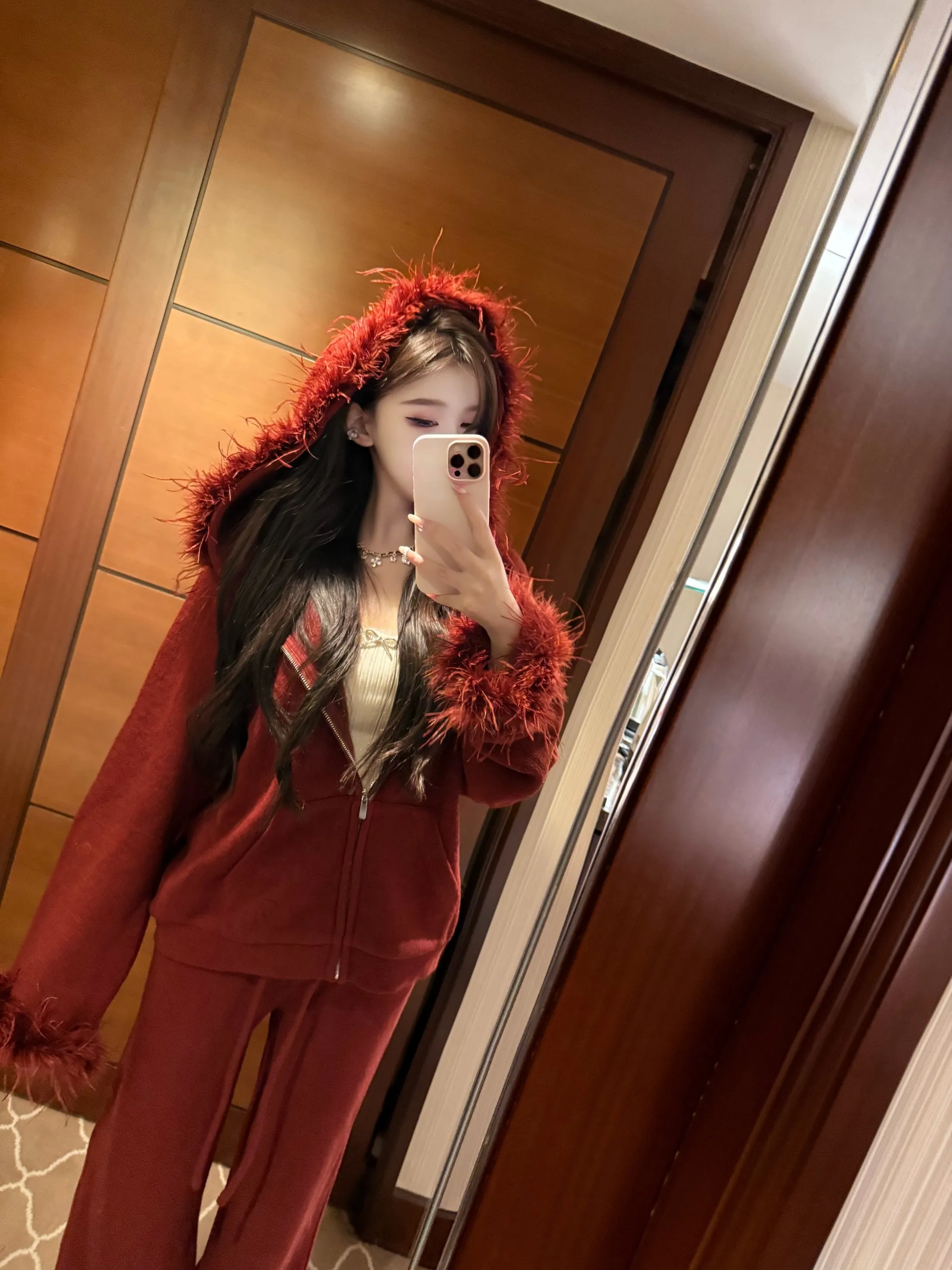 

Осенне-зимний комплект из свитшота и брюк с красными перьями страуса, женский повседневный комплект одежды с длинными рукавами, домашняя одежда с эффектом меха