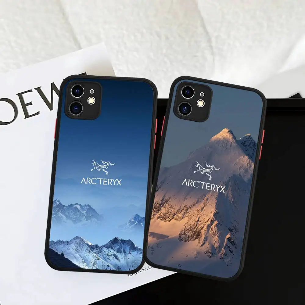 クラシックアウトドアロゴ A-Arc T-Teryx iPhoneケース iPhone 16 Pro Max 15 14 13 12 11 XS MAX X Plus対応 キャンディーカラー マットTPU
