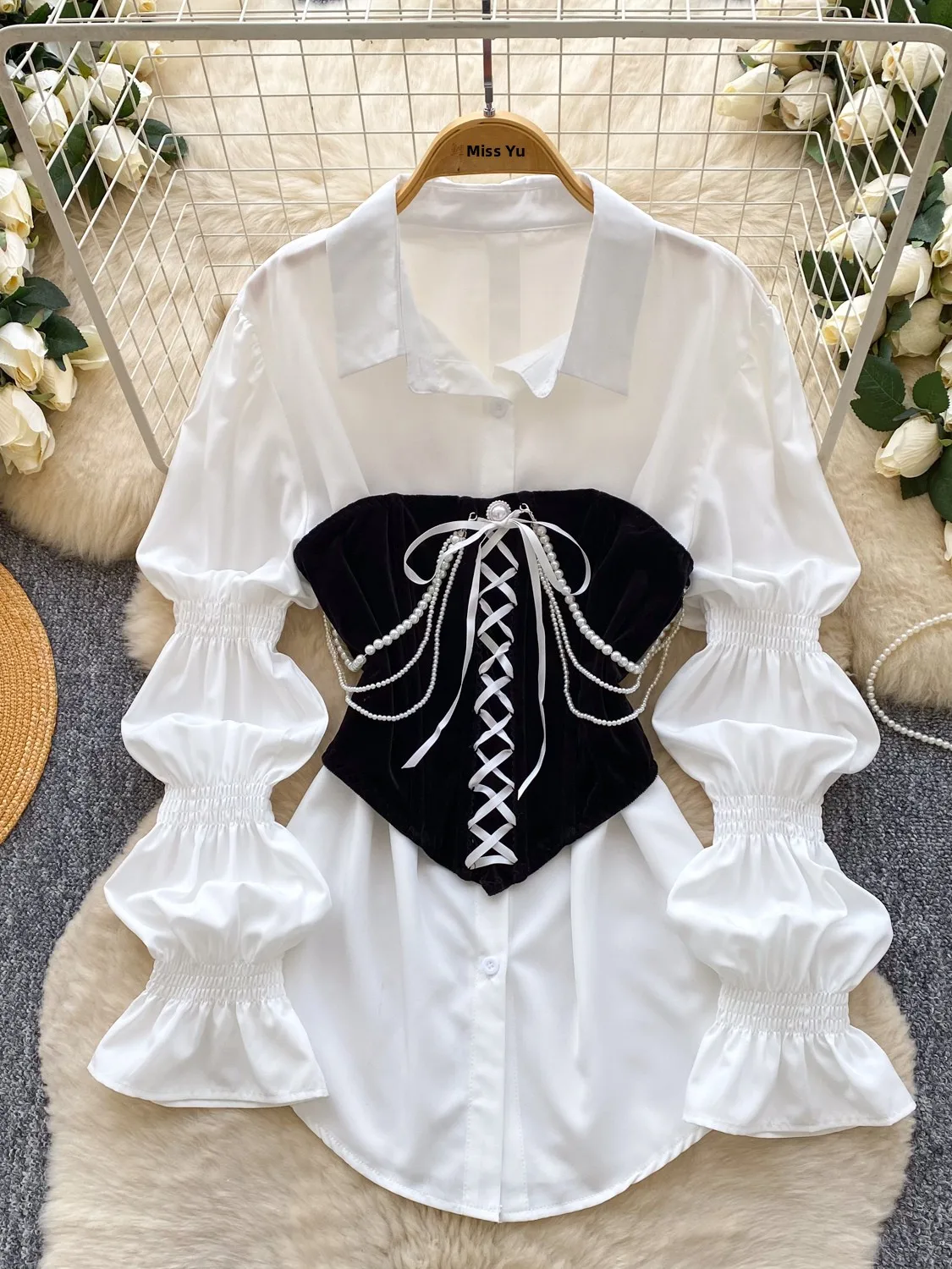 

Ретро-комплект из двух предметов: топ и юбка с завышенной талией, женский, с бантом и жемчугом, для стройности, модный образ