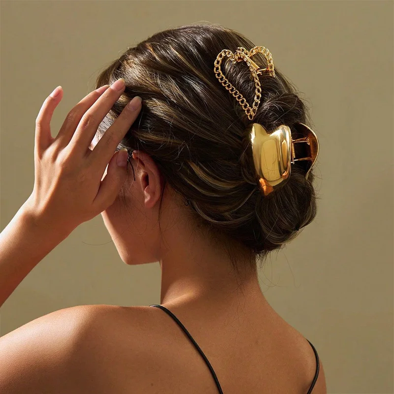 

1pc Valentine's Day metal heart-shaped hair clip at the back of the head hair accessory ins elegant temperament shark clip