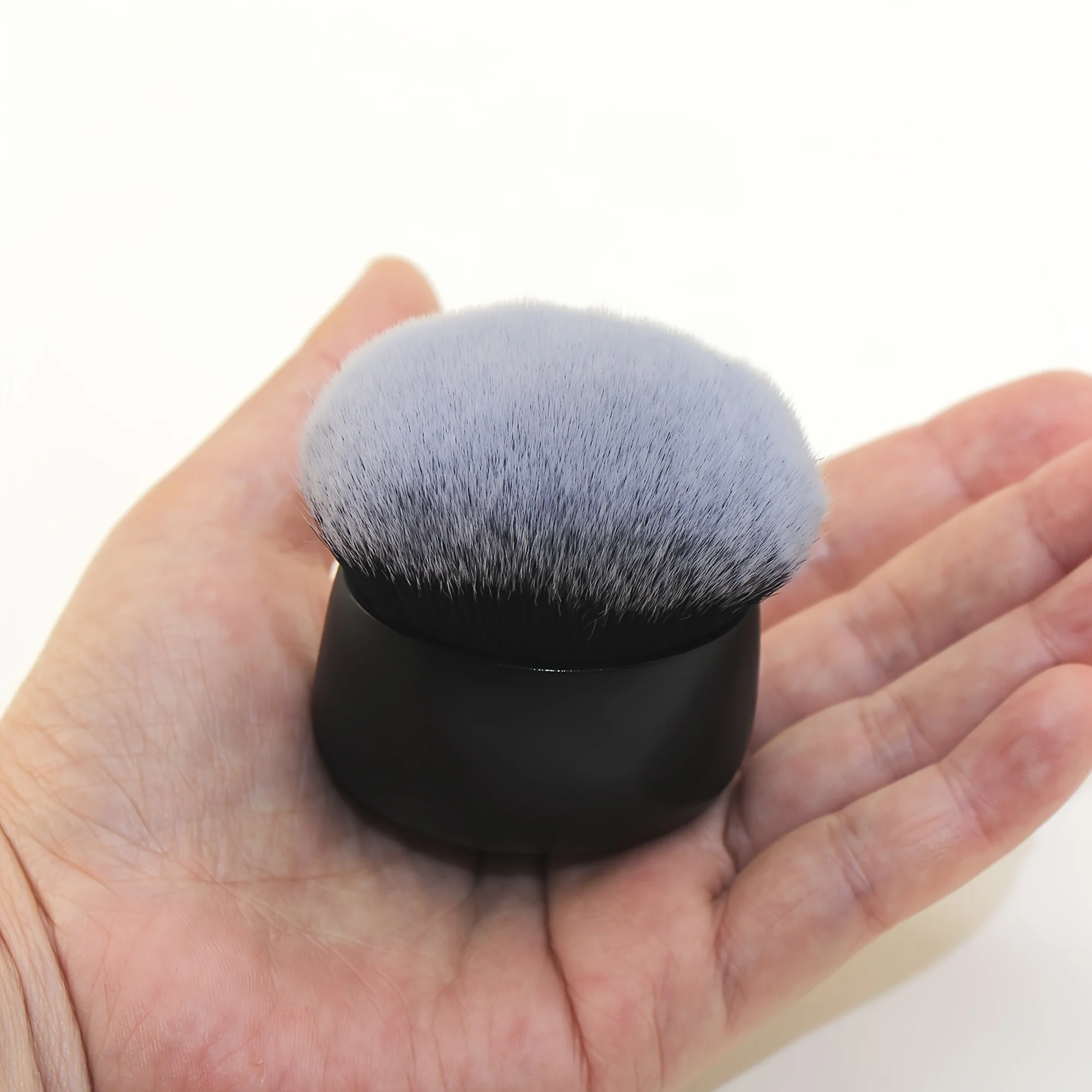 Pennello per trucco singolo di vendita caldo Pennello morbido per fondotinta Kabuki Pennello magico per crema BB Strumenti di bellezza per cosmetici portatili di alta qualità