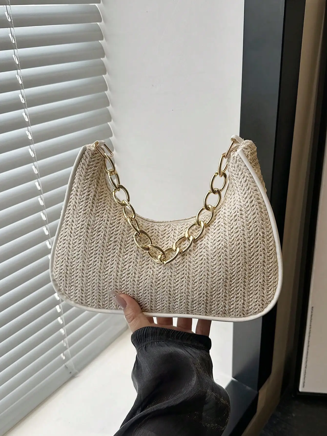 

SHEIN BAE Fashionable Solid-Color Metal Chain Straw Crescent Moon Tote Bag, Women's Multi-Purpose Handbag, Clutch, Beach Bag, Casual Straw Handbag, Phone Pouch