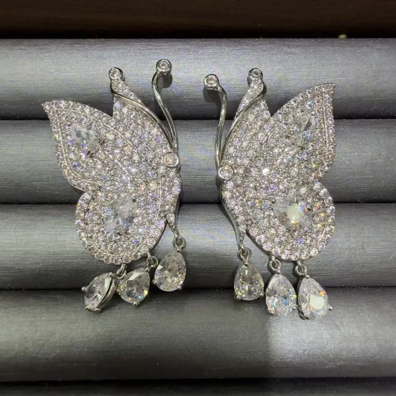 boucles-d'oreilles-clous-papillon-scintillantes-en-zircon-colore-roses-et-vertes-pour-femme-bijoux-fantaisie-cadeau-ideal-pour-les-fetes