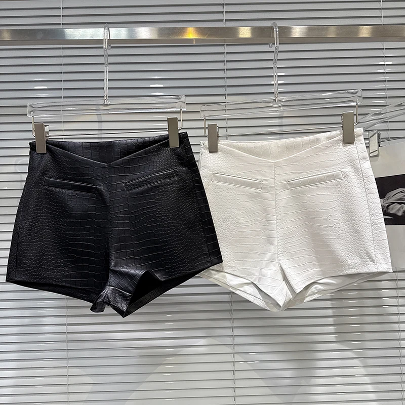 

2025 Autumn New Street Hot Girl V-shaped Waist Pocket Crocodile Leather Texture PU Leather Shorts Women Temperament Shorts