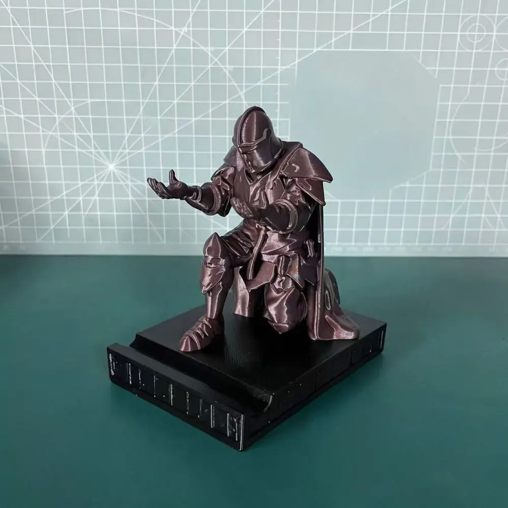 Decorative Knight Pen Stand Desk Organizer Unique Heroic Figurine For Office Stationery Storage Table Ornament Gift
