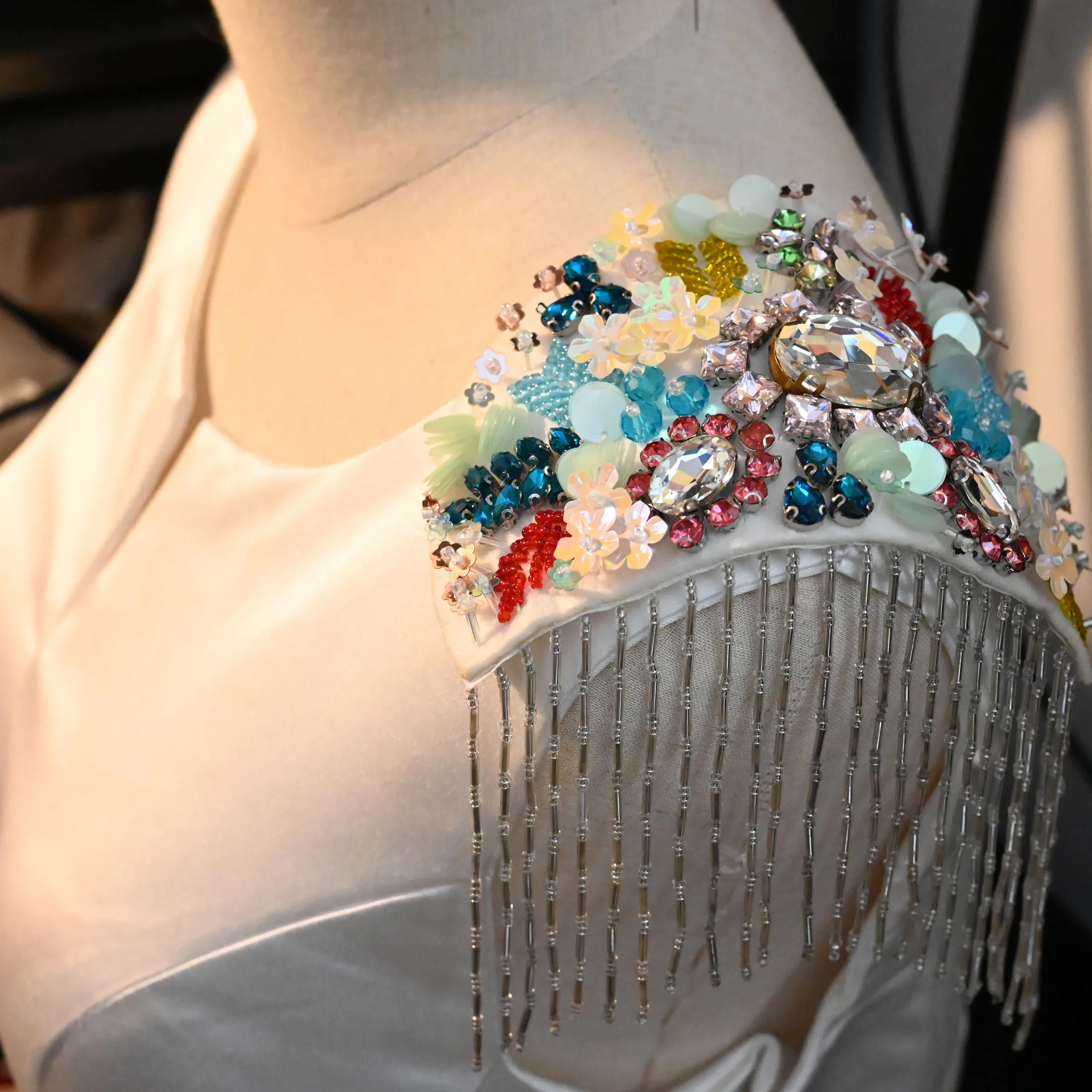 التخليص 2 قطعة/مجموعة مطرز حجر الراين شرابة بقع للملابس DIY خياطة الترتر شارة مطرزة يزين parche حبل #1