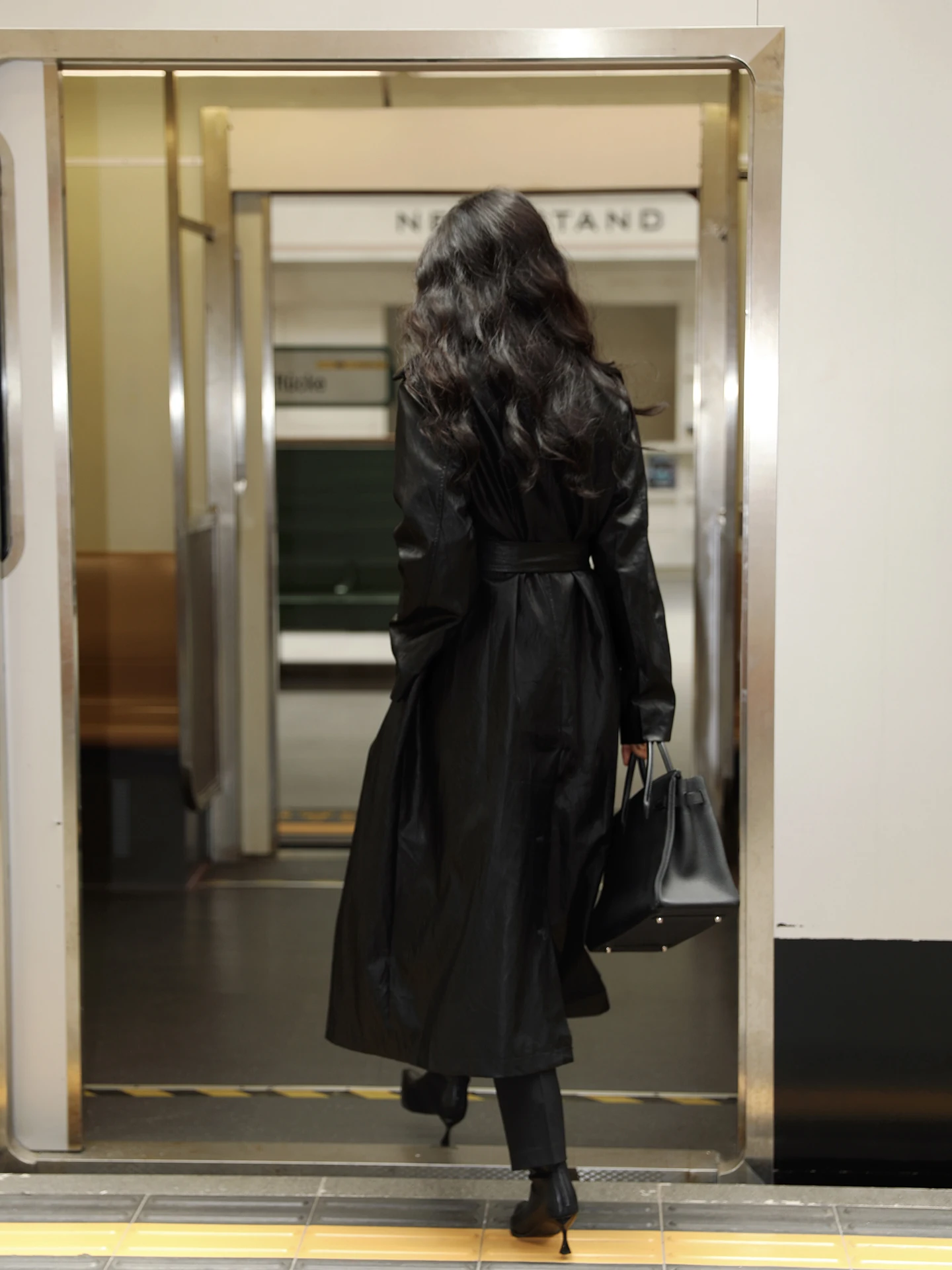 Giacca a vento lunga e ampia da donna Bla, giacca in pelle a spalla lunga TAIYANG OFFICE per il pendolarismo autunnale